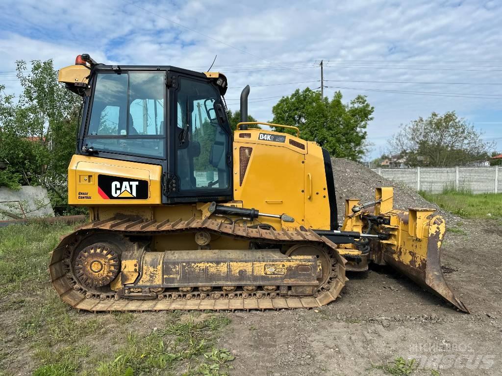 CAT D 4 K 2 LGP Buldooserid