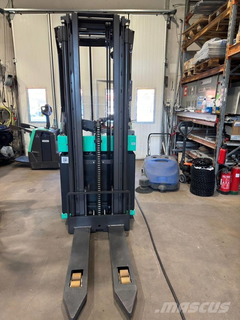 Mitsubishi SBR16N2 Platvormiga virnastajad