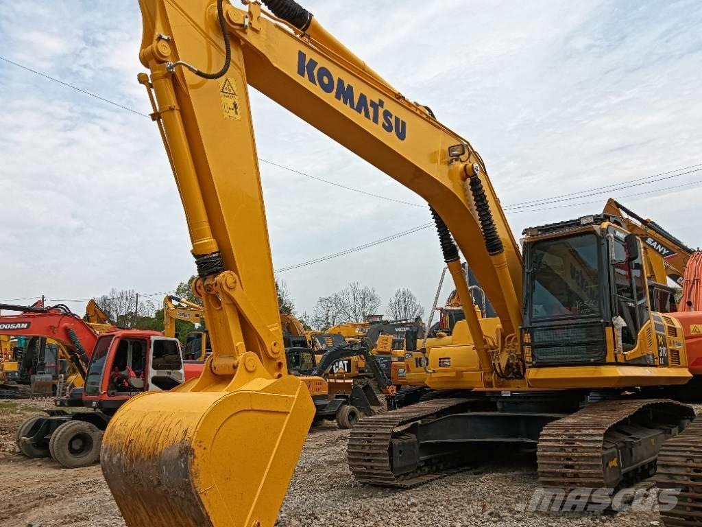Komatsu PC 210 Roomikekskavaatorid