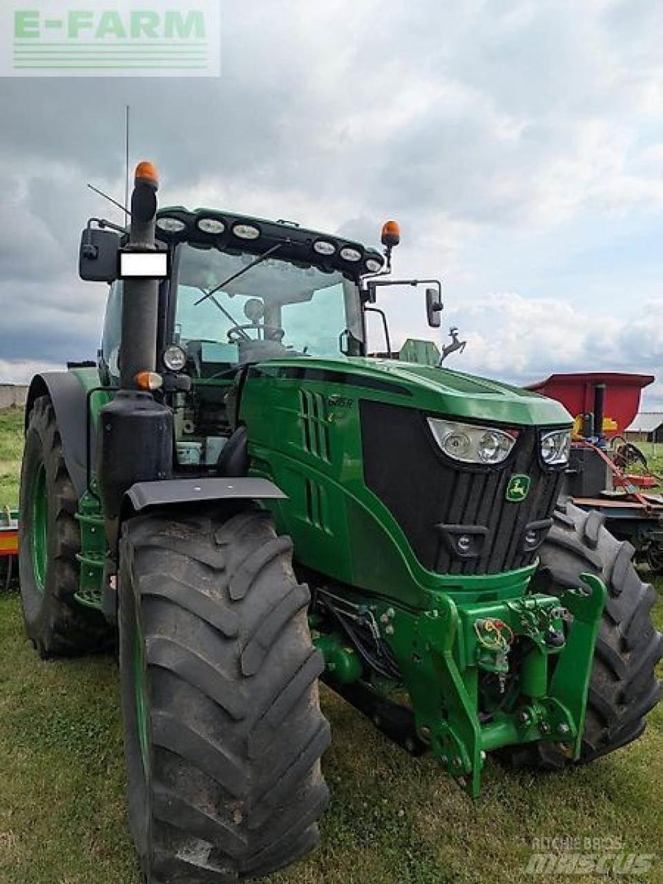 John Deere 6215 r Traktorid