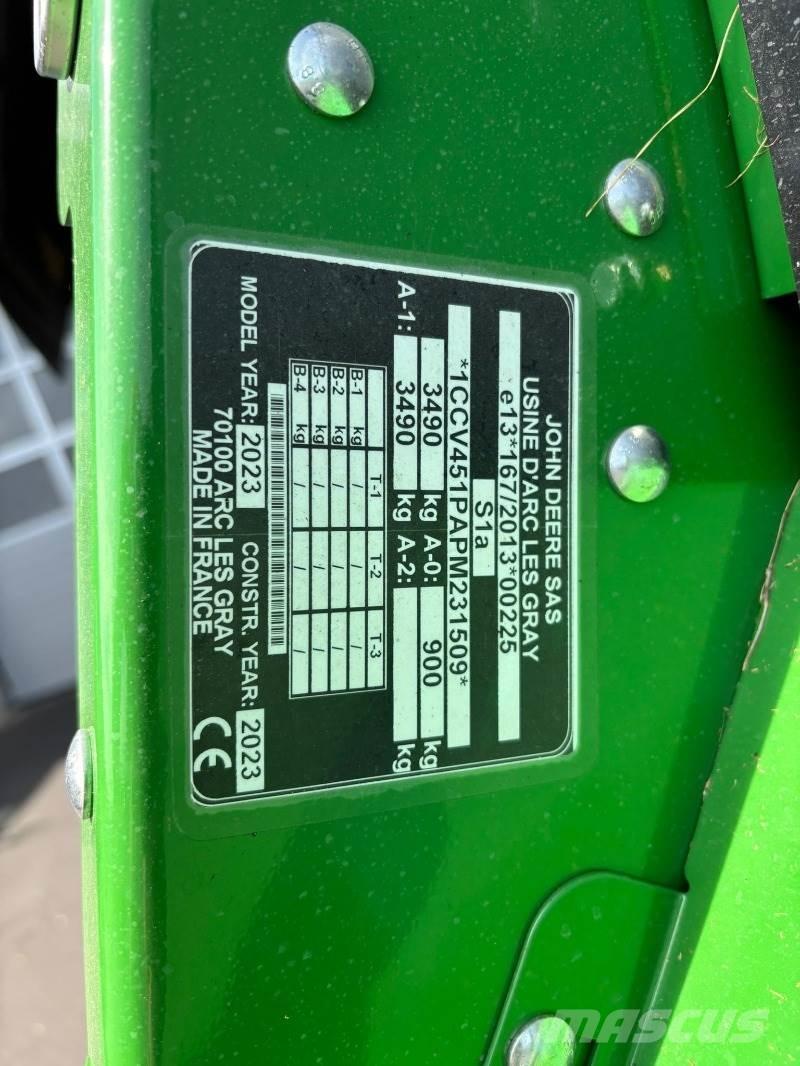 John Deere V451M Ruloonpressid