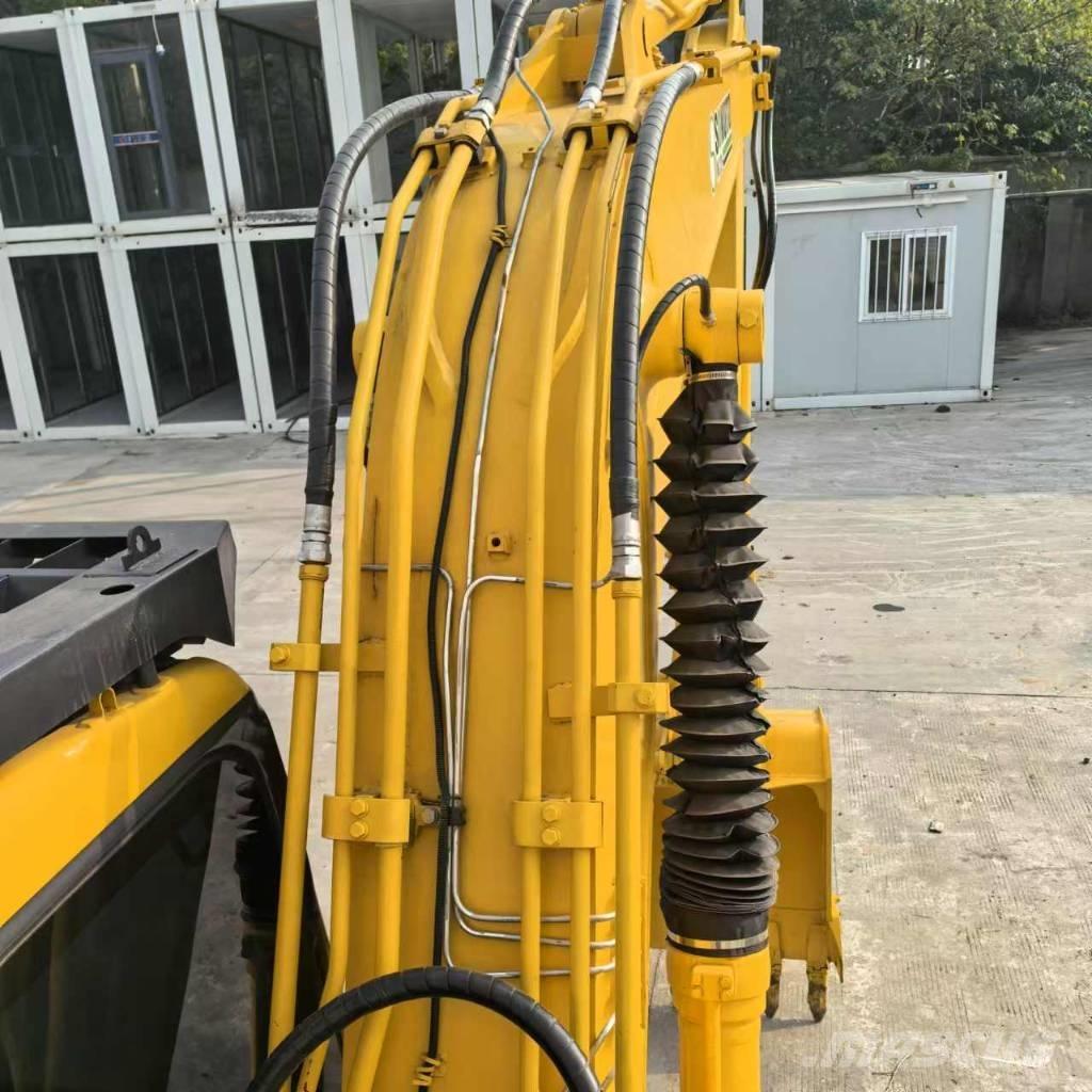 Komatsu PC 130-7 Roomikekskavaatorid