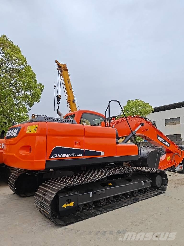 Doosan DX 225 LC Roomikekskavaatorid