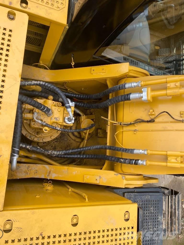 CAT 330 D Roomikekskavaatorid