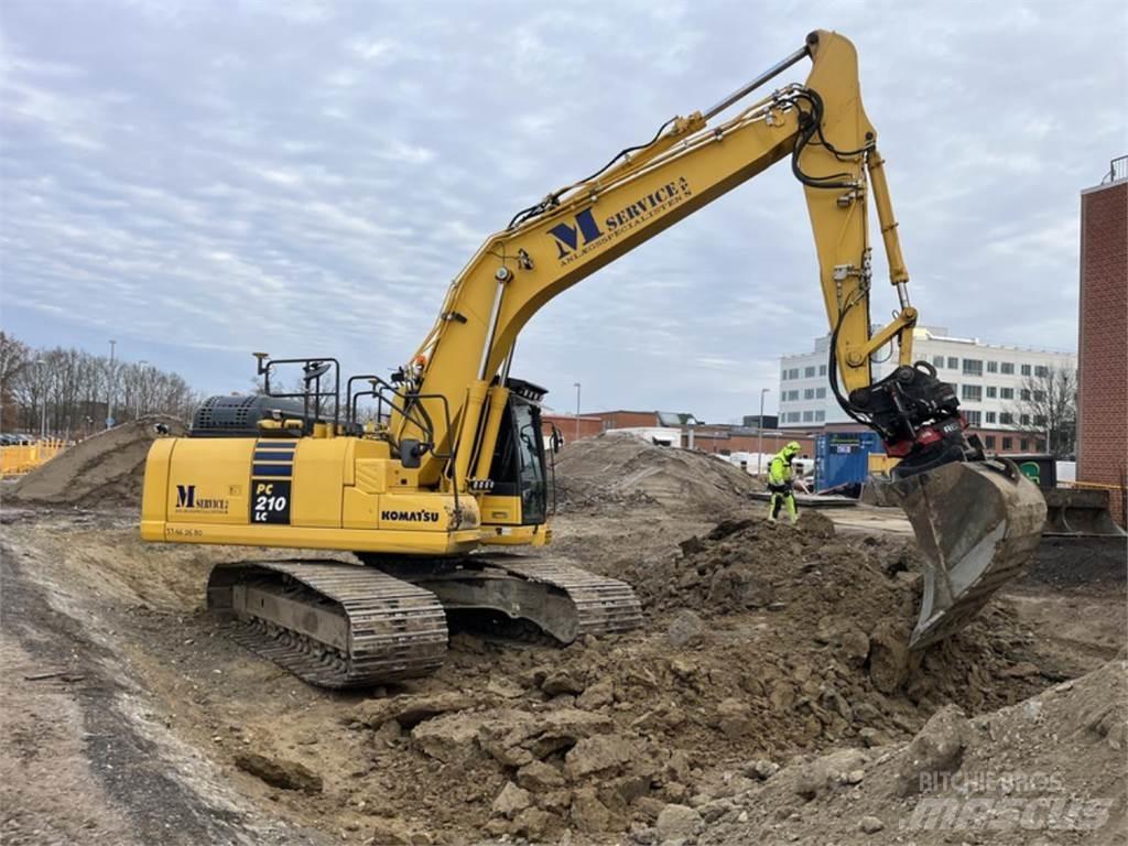 Komatsu PC210LC-11 Roomikekskavaatorid