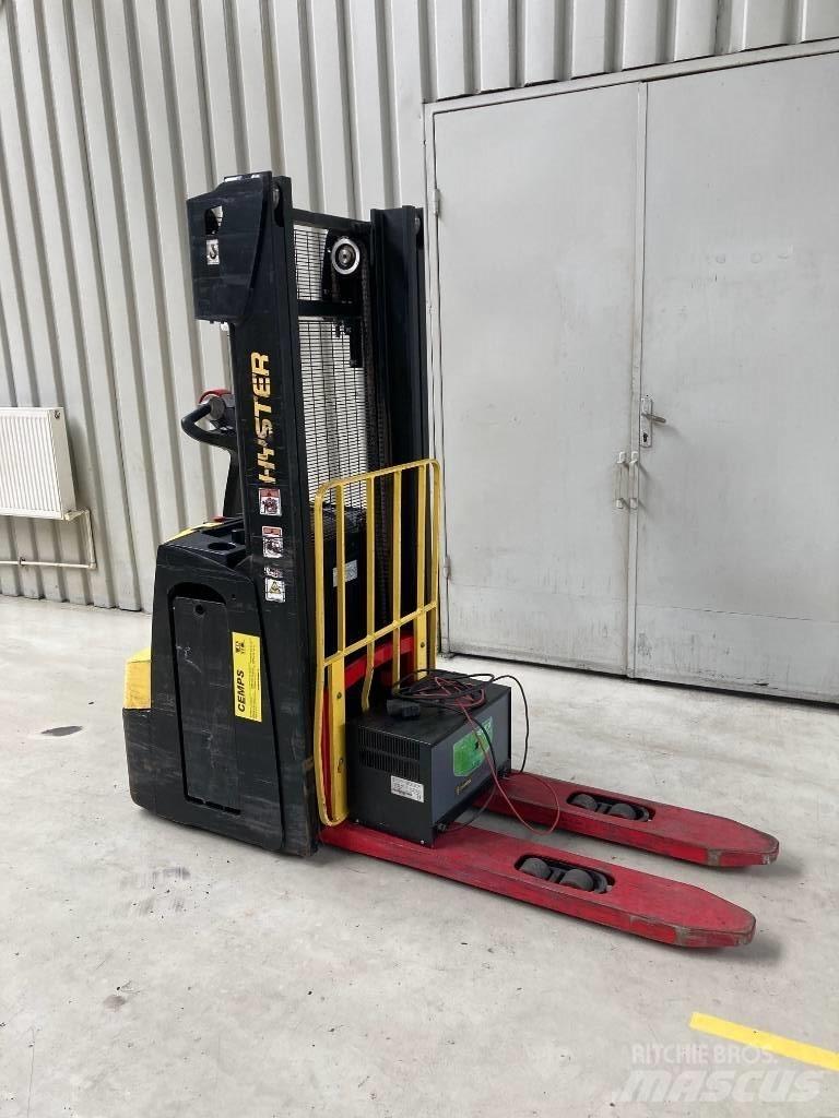 Hyster S 1.2 Järelkäidavad virnastajad