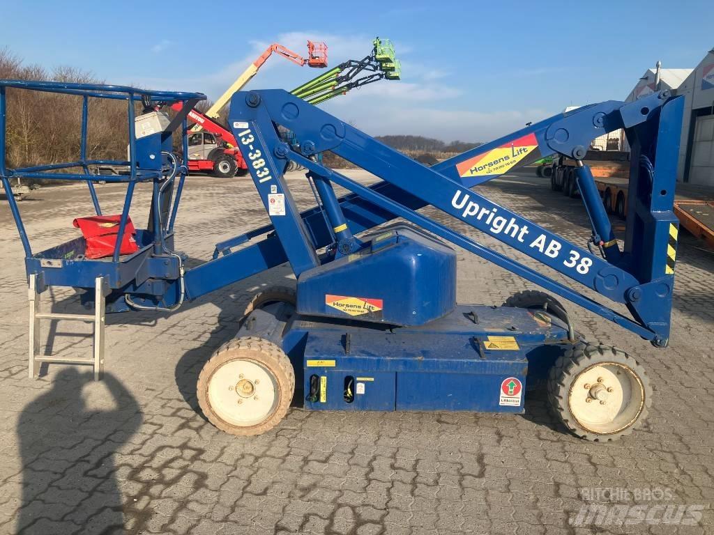 UpRight AB38N Iseliikuvad poomtõstukid