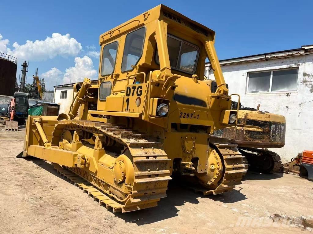 CAT D 7 G Buldooserid