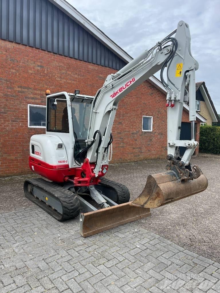 Takeuchi tb235-2 Miniekskavaatorid < 7 t