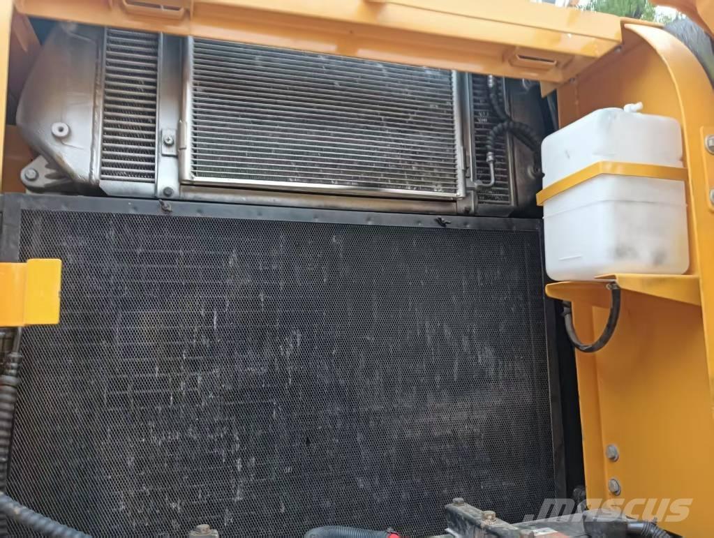 Hyundai 220 LC-9T Roomikekskavaatorid