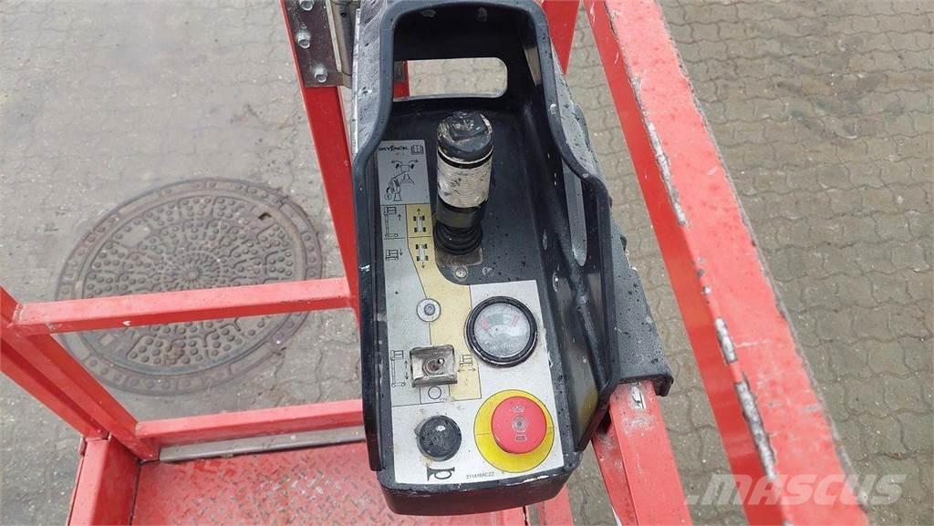 SkyJack SJ12 Vertikaalsed mast tõstukid