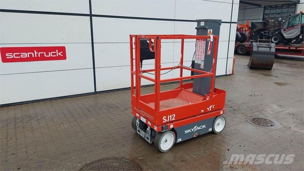 SkyJack SJ12 Vertikaalsed mast tõstukid