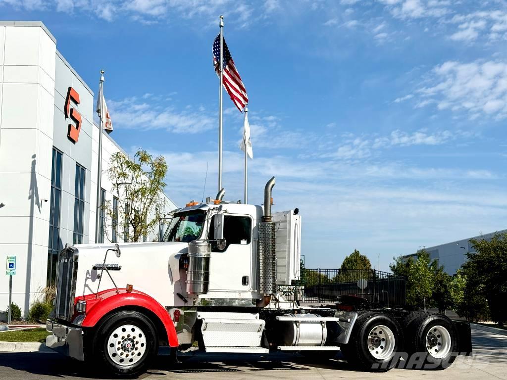 Kenworth W 900 Sadulveokid