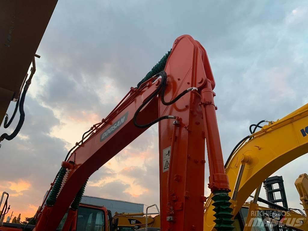 Doosan DX 225 LC Roomikekskavaatorid