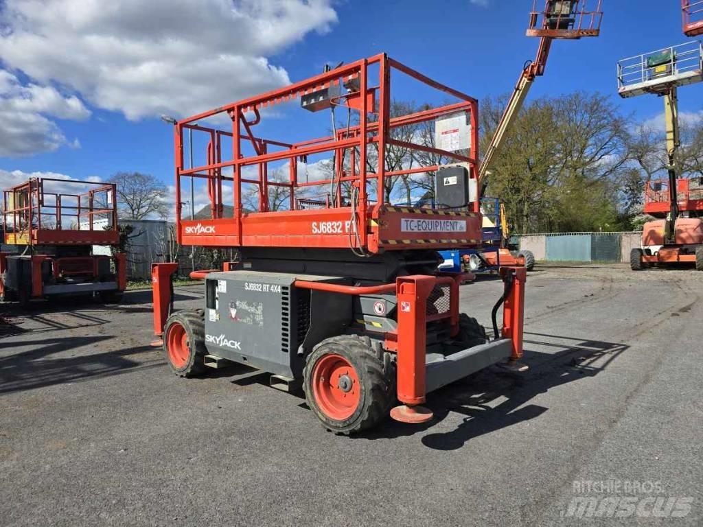 SkyJack SJ 6832 RT Käärtõstukid