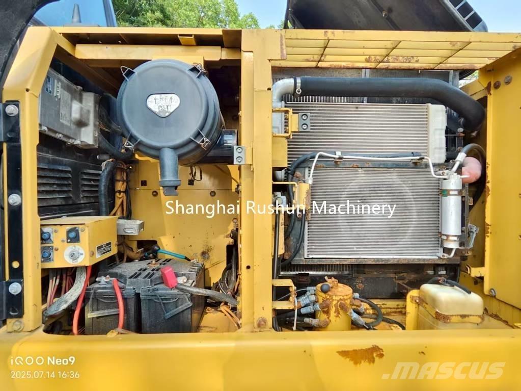 CAT 320 D Roomikekskavaatorid