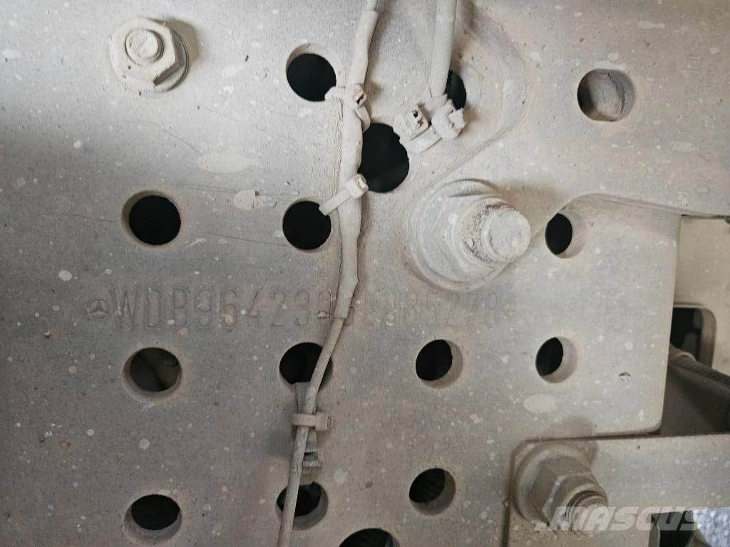 Mercedes-Benz 3951K Väikekallurid