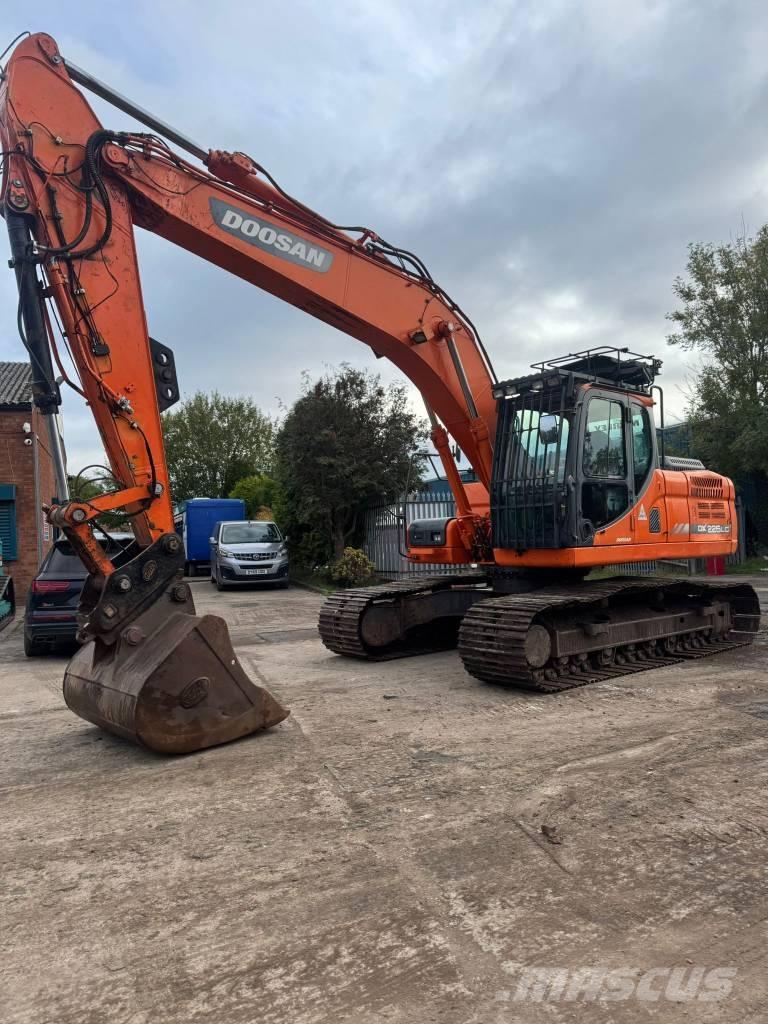 Doosan DX 225 LC Roomikekskavaatorid