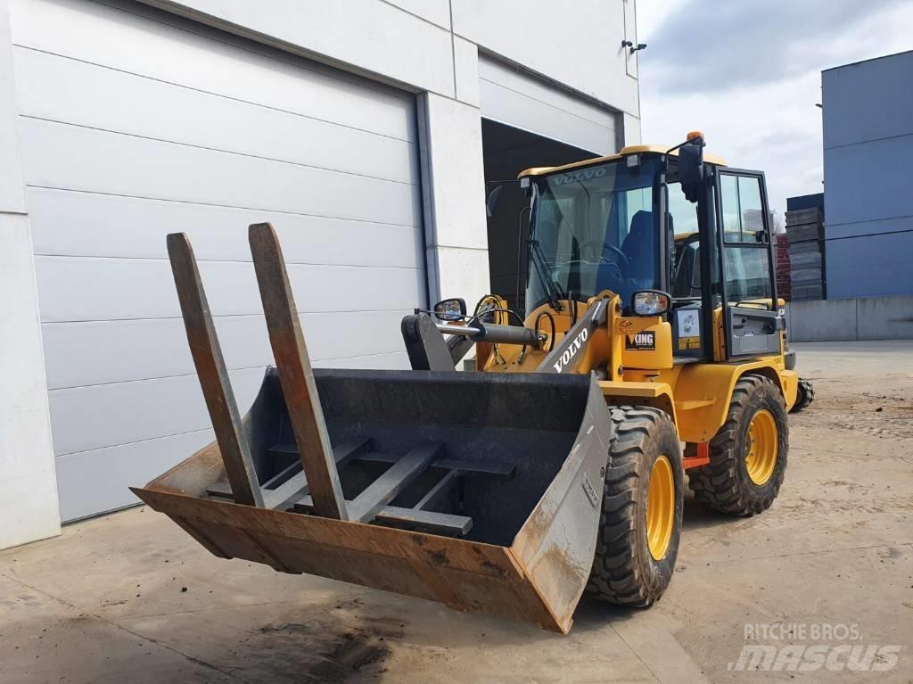 Volvo L 30 G Iseliikuvad purustid