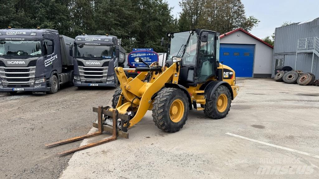 CAT 908 Rataslaadurid