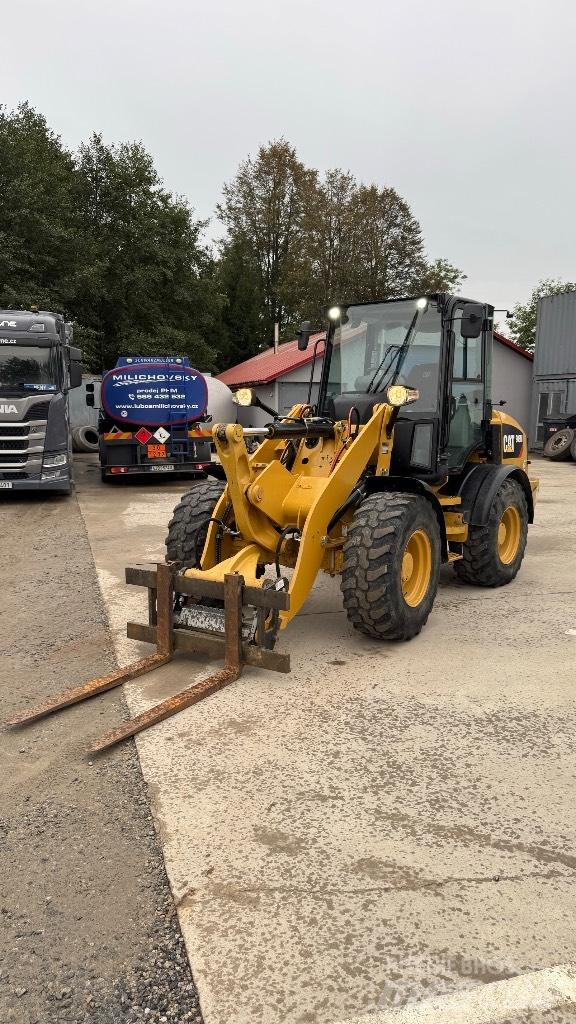 CAT 908 Rataslaadurid