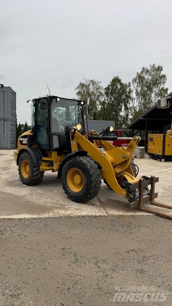 CAT 908 Rataslaadurid