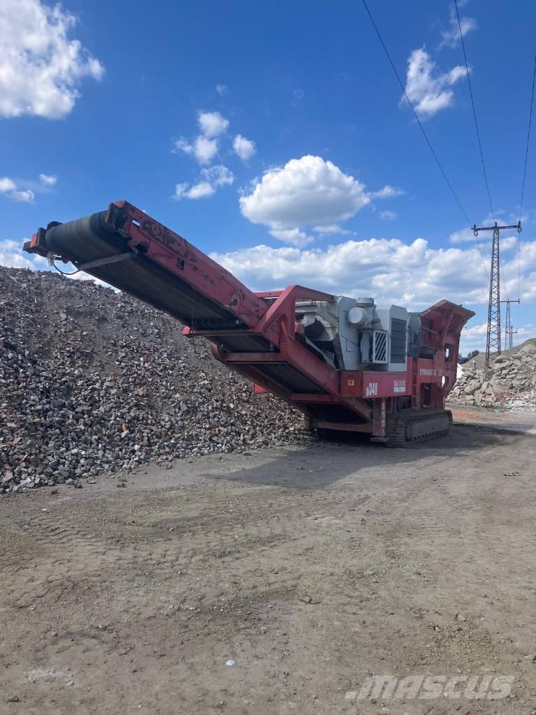Sandvik QJ 340 Iseliikuvad purustid