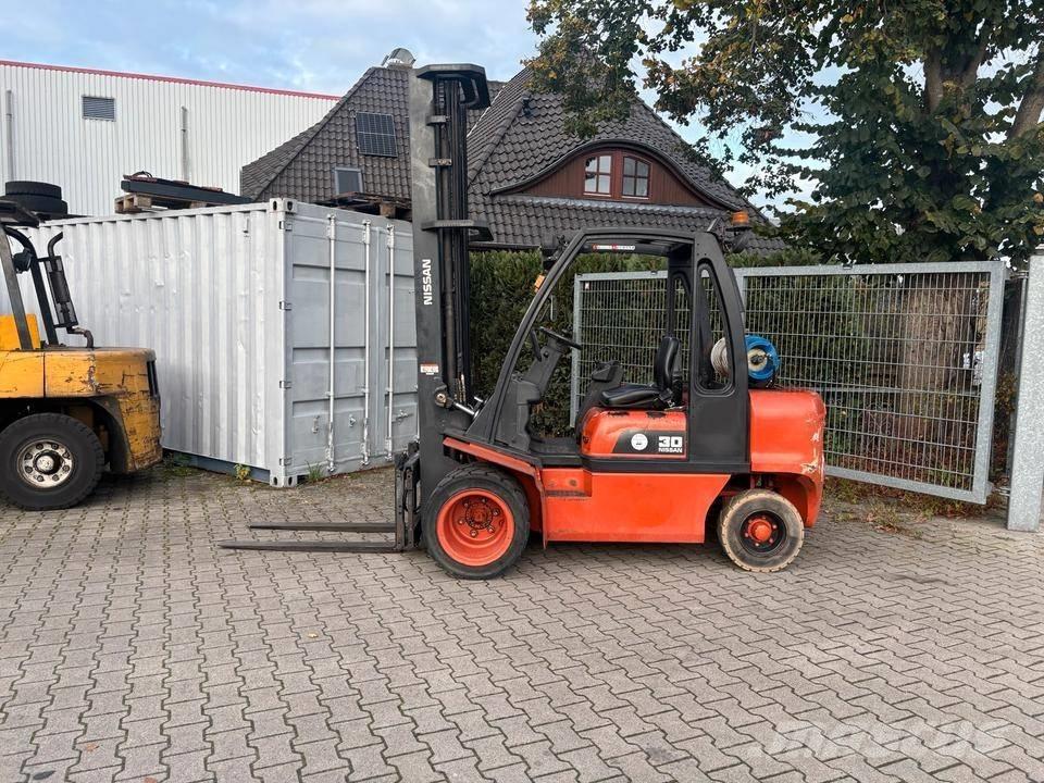 Nissan UGD02 A 30 PQ Gaasitõstukid