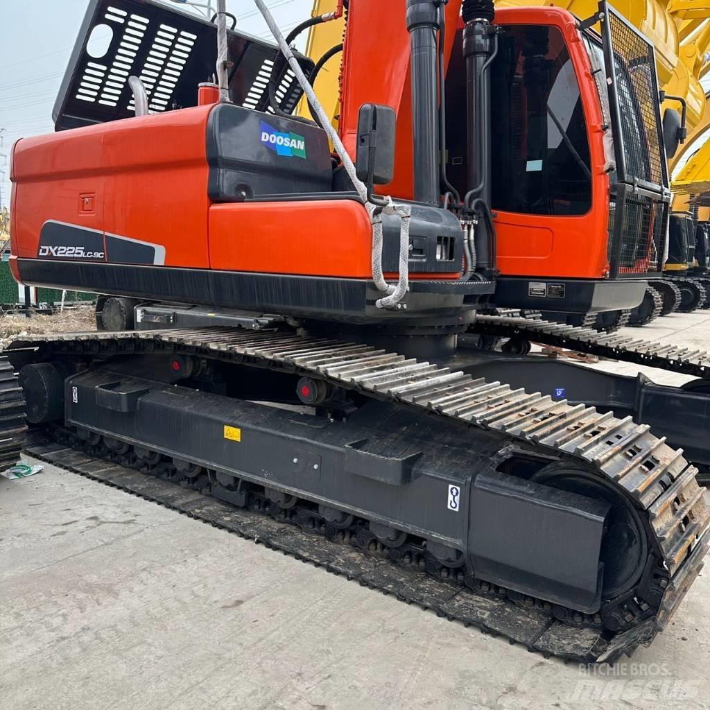 Doosan DX225LC-9 Roomikekskavaatorid