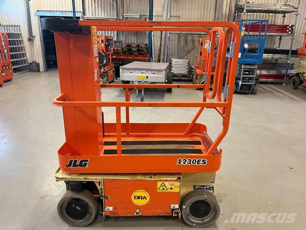 JLG 1230 ES Vertikaalsed mast tõstukid