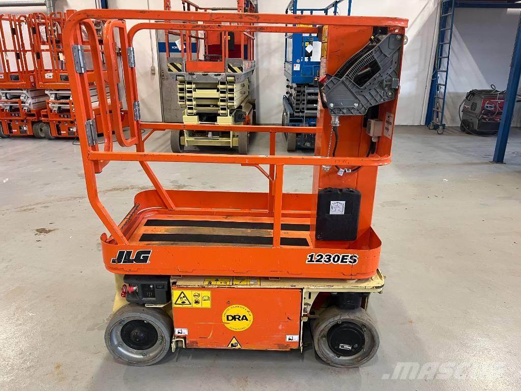 JLG 1230 ES Vertikaalsed mast tõstukid