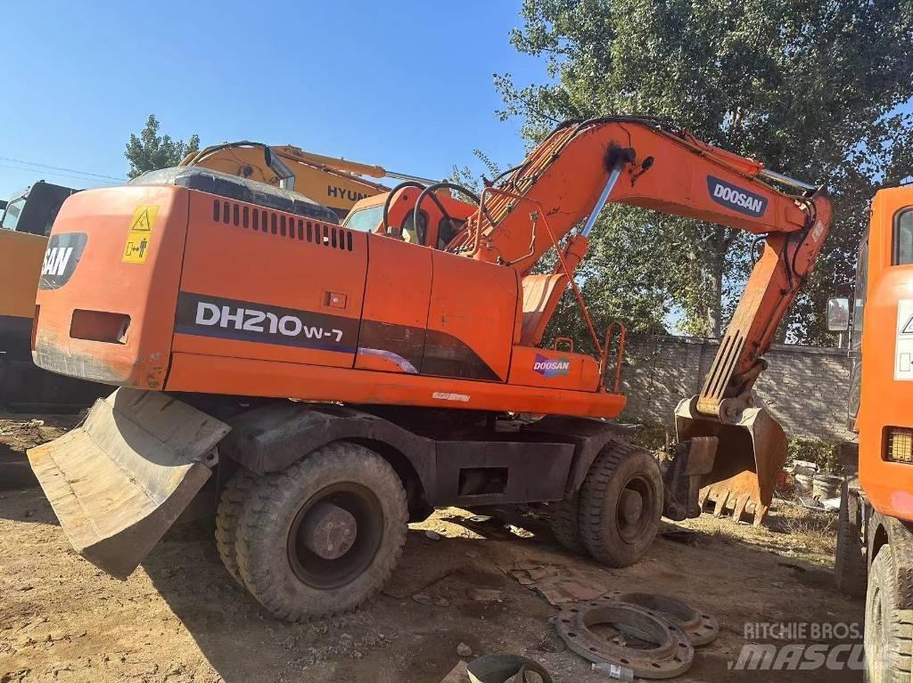 Doosan DH210W Ratasekskavaatorid