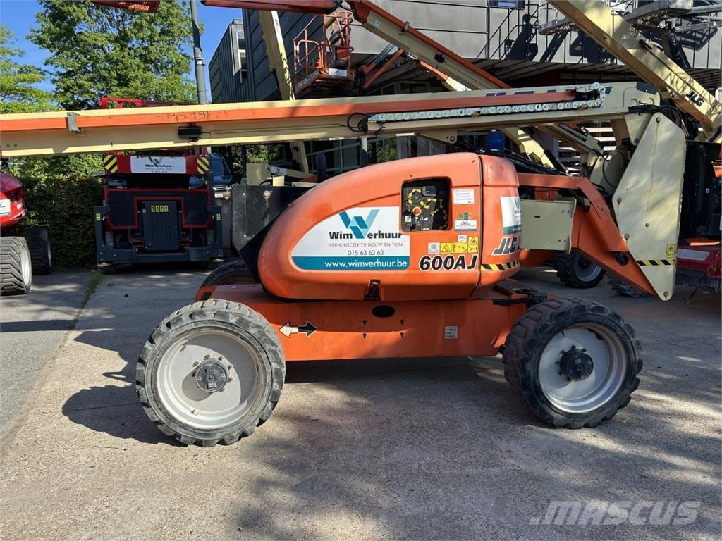 JLG 600 AJ (3218) Iseliikuvad poomtõstukid