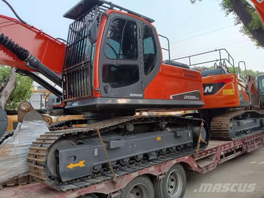 Doosan DX 225 Roomikekskavaatorid
