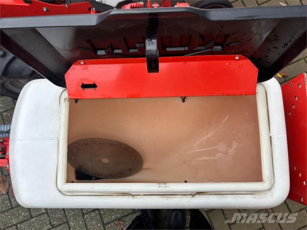 Kuhn Maxima 2 Täppiskülvikud