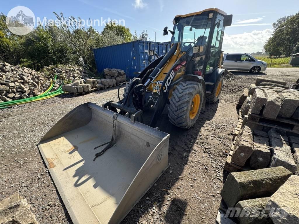 JCB 409 Rataslaadurid