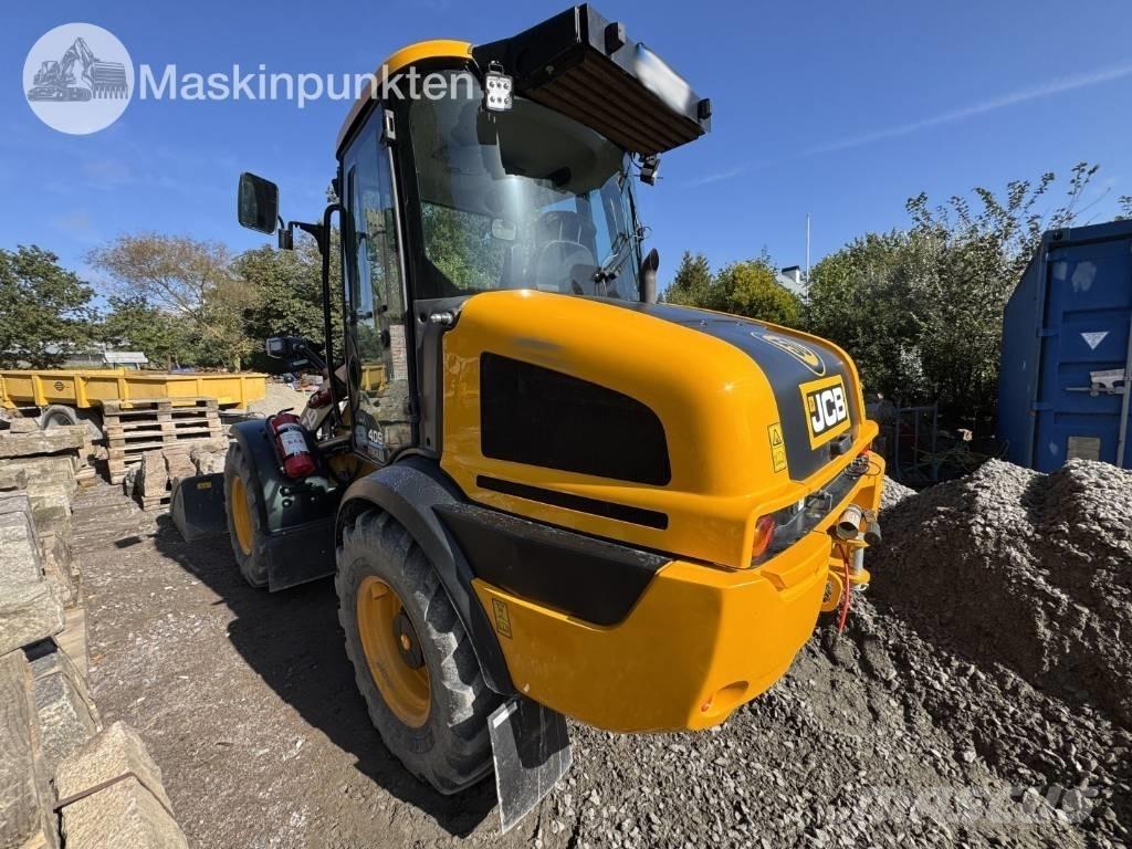 JCB 409 Rataslaadurid