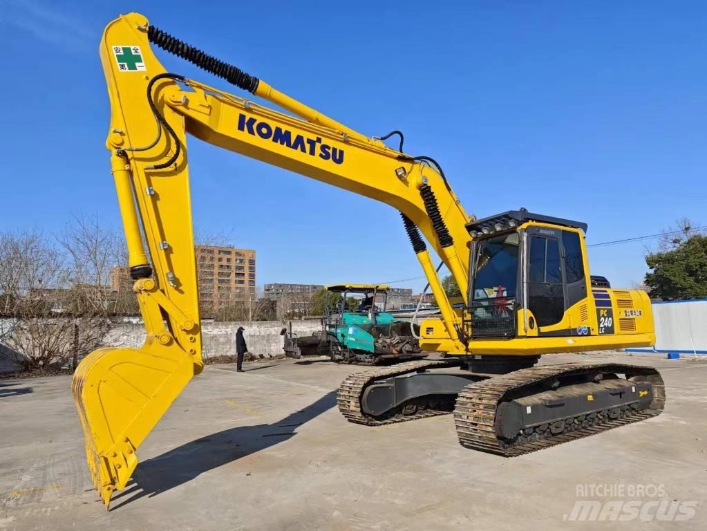 Komatsu PC 240-8 Roomikekskavaatorid
