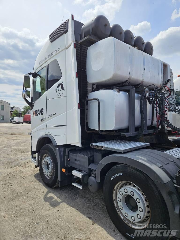 Volvo FH16 750KM 8x4 Sadulveokid