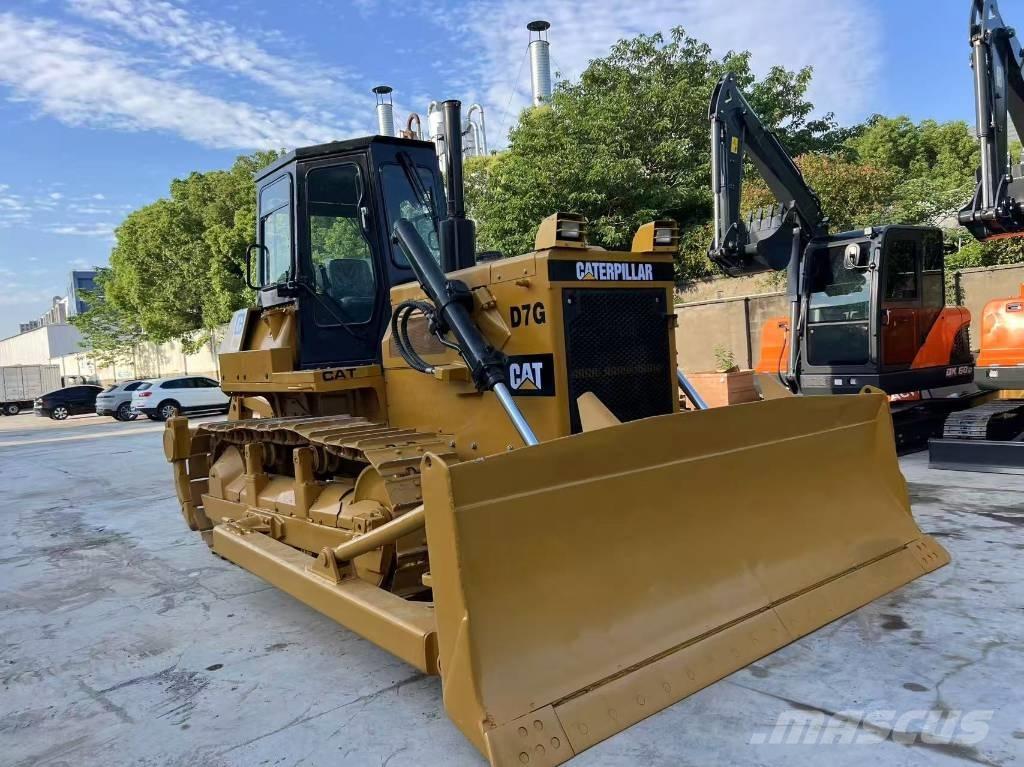 CAT D 7 G Buldooserid