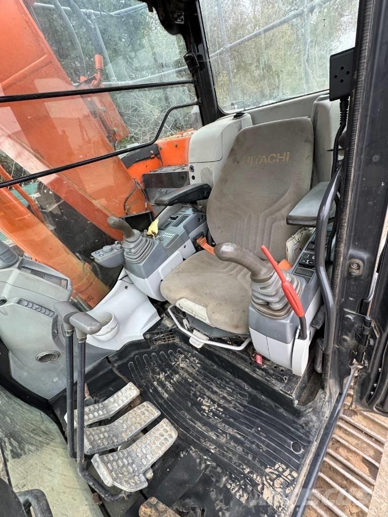 Hitachi ZX 135 US-5B Roomikekskavaatorid