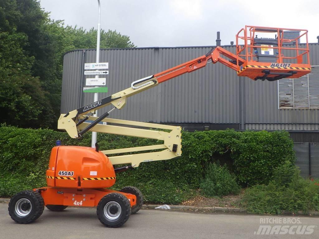JLG 450AJ Iseliikuvad poomtõstukid