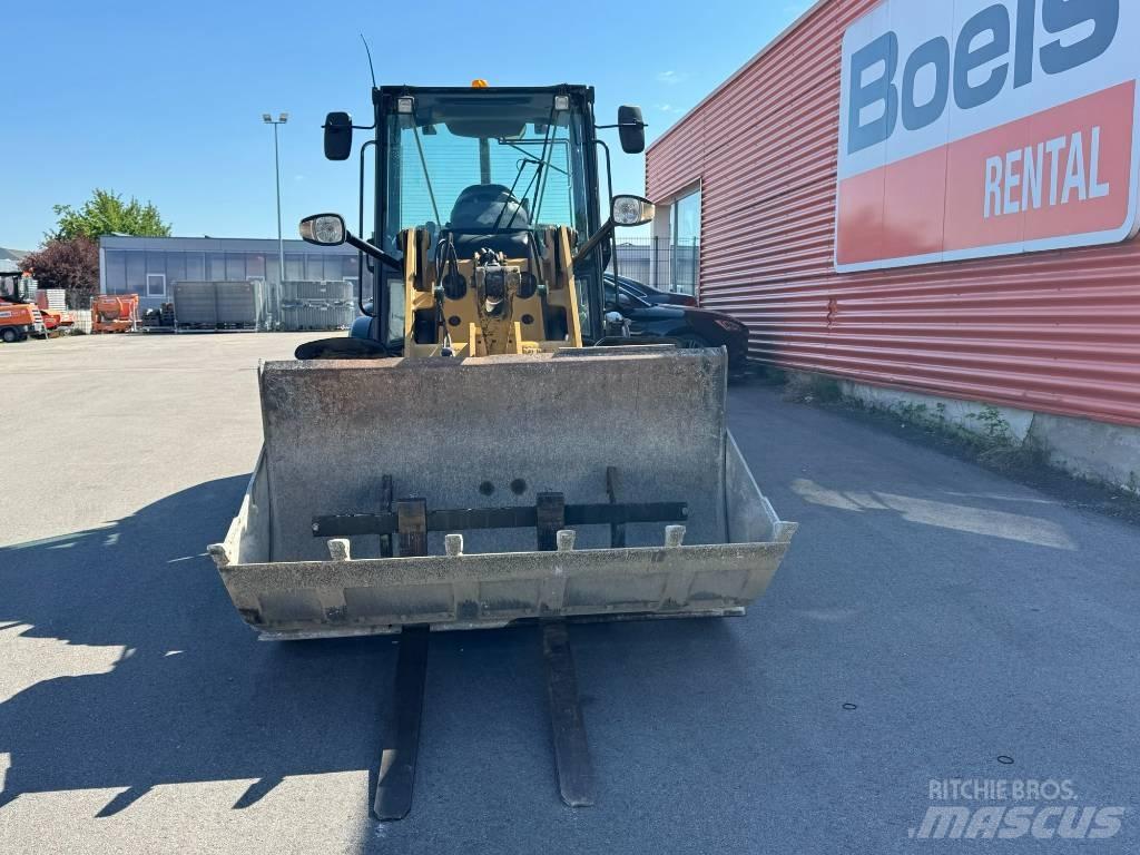 CAT 906 M Rataslaadurid