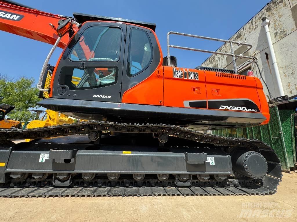 Doosan DX 300 LC-9S Roomikekskavaatorid