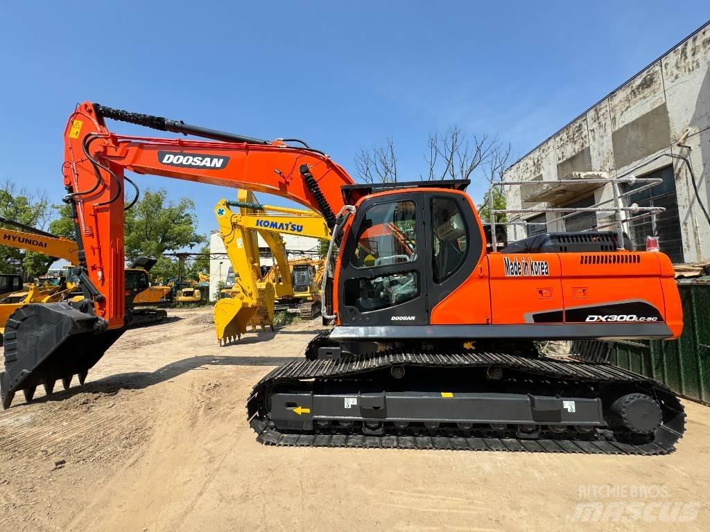 Doosan DX 300 LC-9S Roomikekskavaatorid