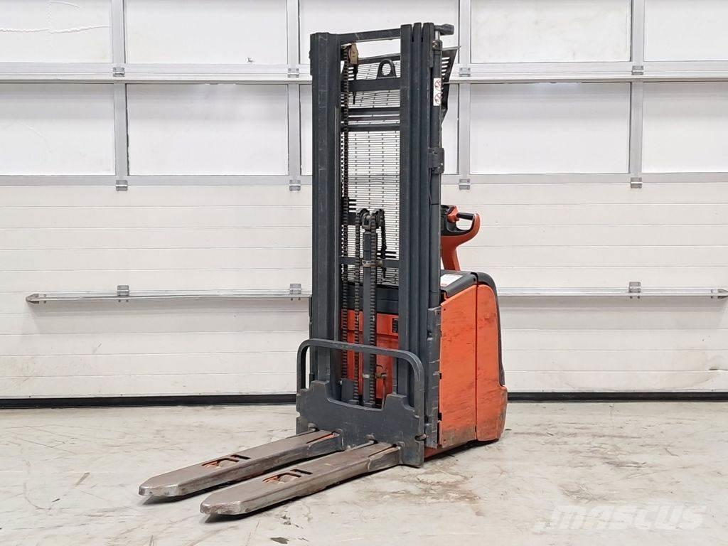 Linde L14 Järelkäidavad virnastajad