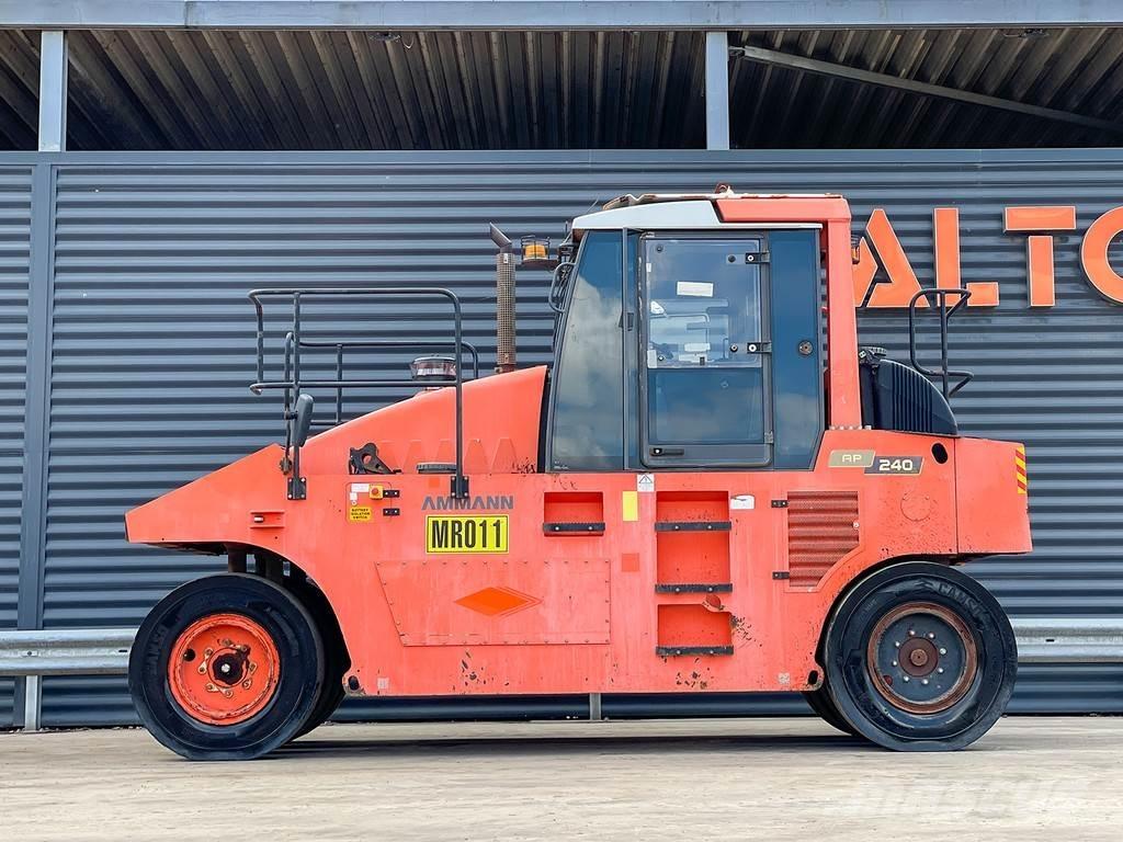 Ammann AP 240 Pneumorehvidega rullid