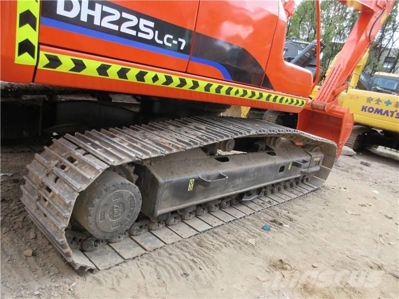 Doosan 225 LC Roomikekskavaatorid