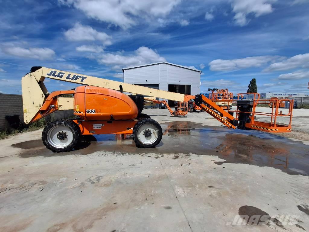 JLG 600AJ Iseliikuvad poomtõstukid