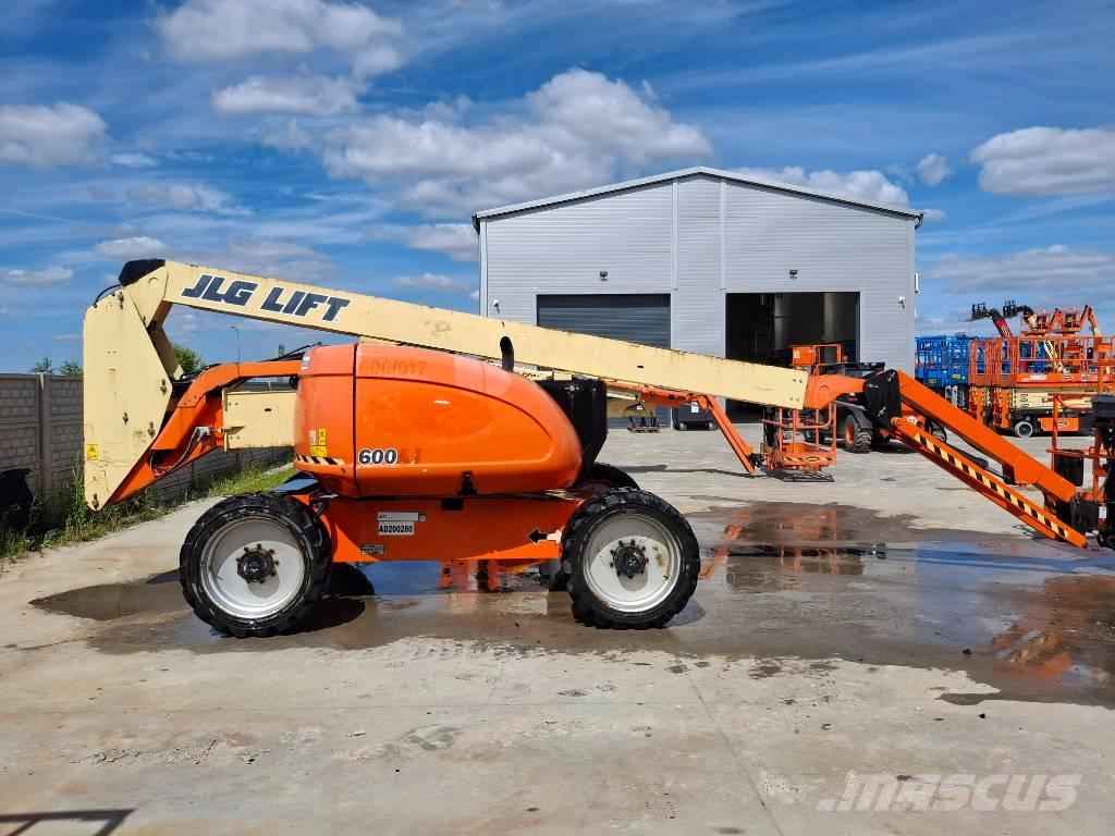 JLG 600AJ Iseliikuvad poomtõstukid